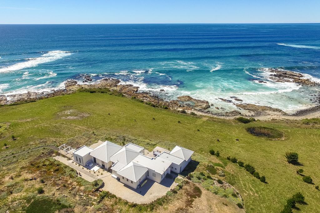 Saltwater - Absolute Oceanfront, Fire Pits, Some Villas With Hot Tubs And Sauna Falmouth Habitación foto