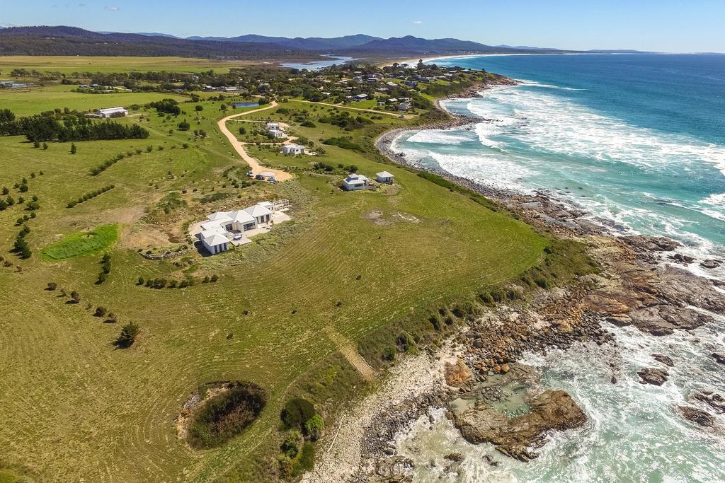 Saltwater - Absolute Oceanfront, Fire Pits, Some Villas With Hot Tubs And Sauna Falmouth Habitación foto